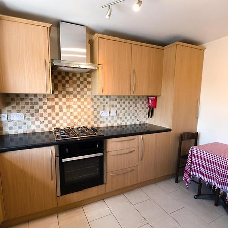 Immaculate 2-Bed Apartment In Isleworth By River Eksteriør bilde