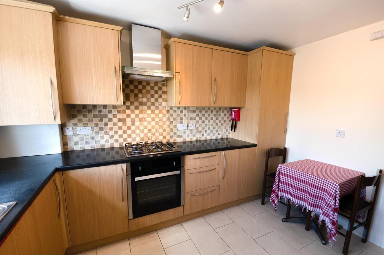 Immaculate 2-Bed Apartment In Isleworth By River Eksteriør bilde