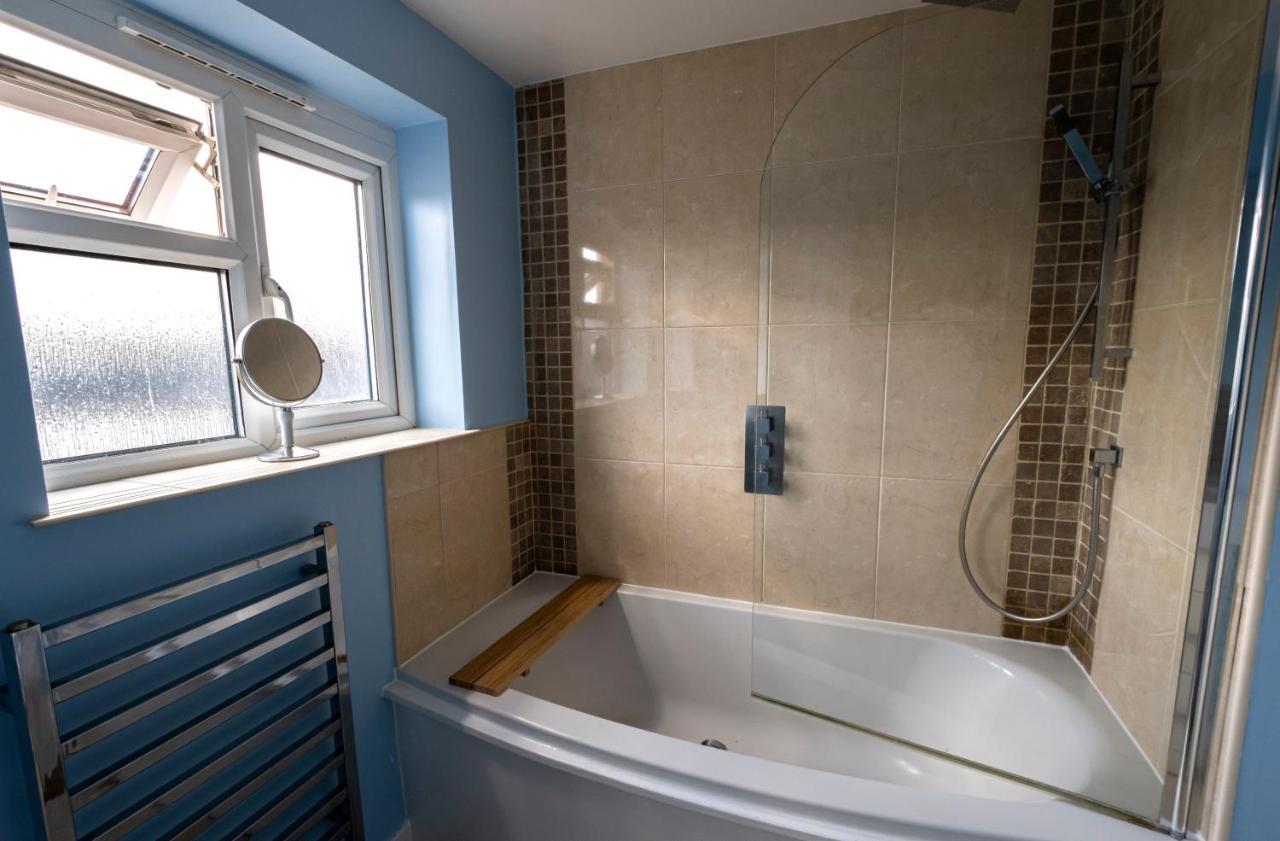 Immaculate 2-Bed Apartment In Isleworth By River Eksteriør bilde