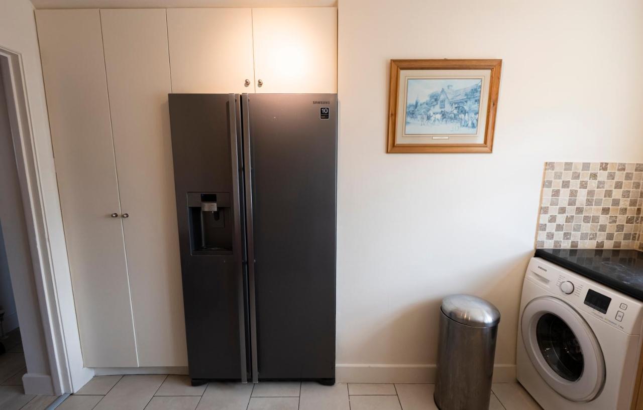 Immaculate 2-Bed Apartment In Isleworth By River Eksteriør bilde